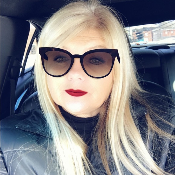 Meet your Posher, Lisa - Picture 1 of 1